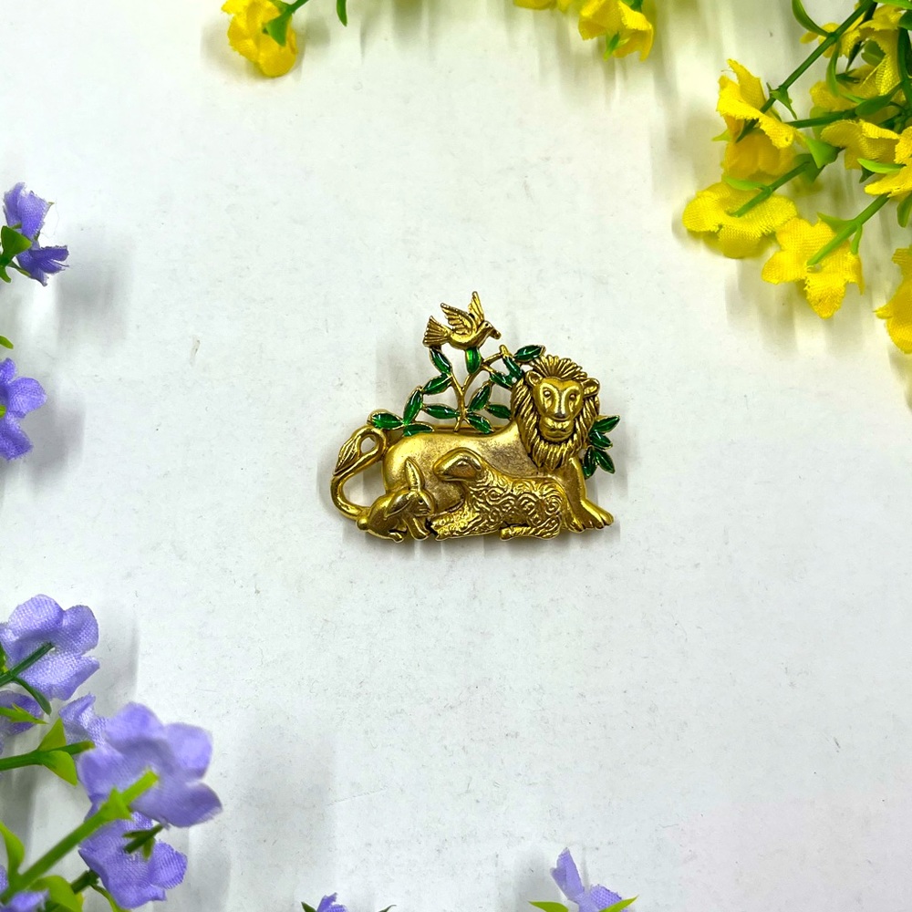 Danecraft Signed Vintage Gold Plated and Enamel Lion and Friends Brooch